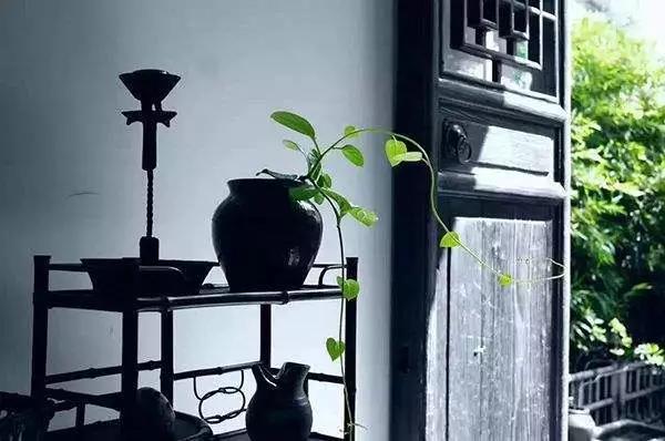 家里財運只出不進(jìn)？跟客廳門(mén)窗風(fēng)水有大關(guān)系！